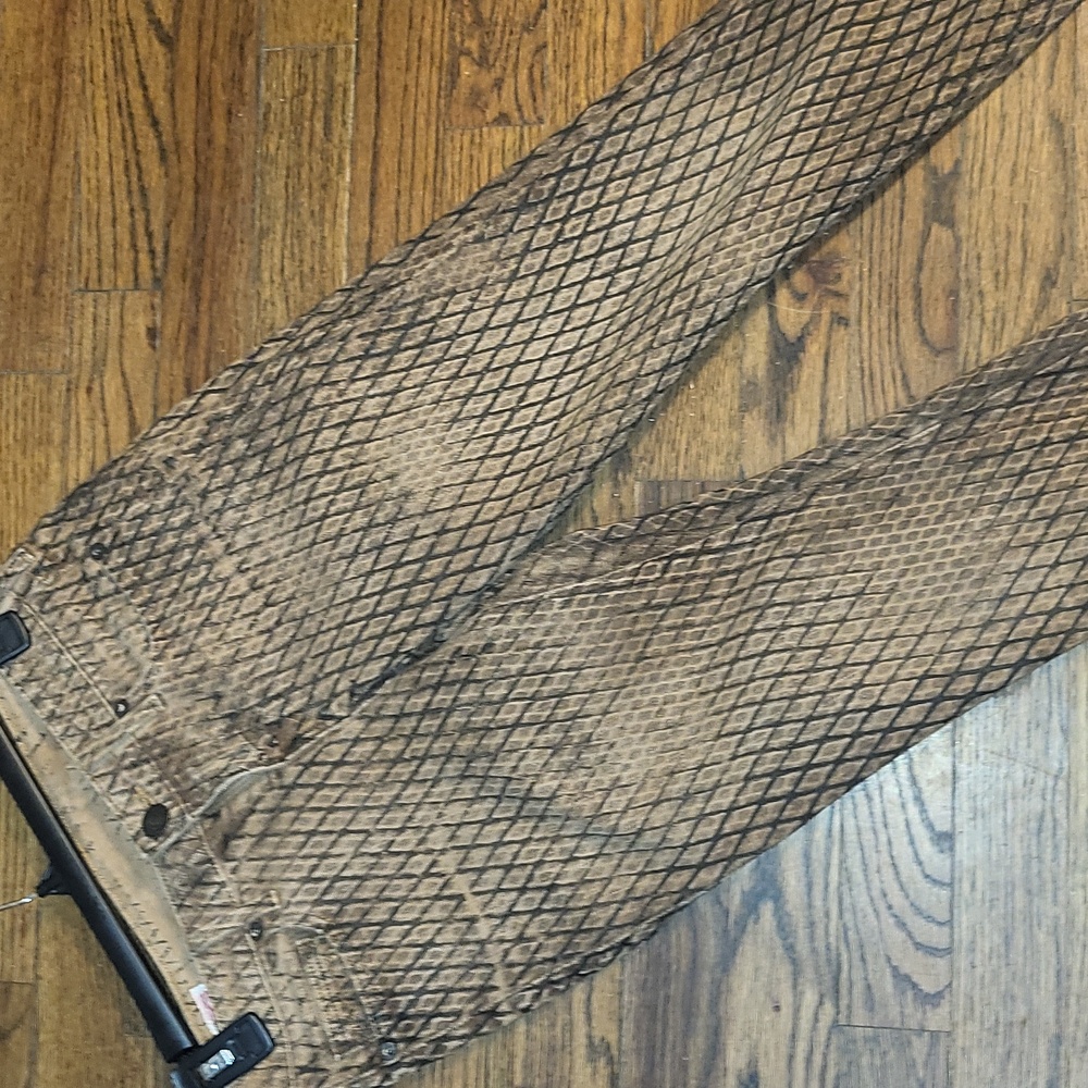 LikeNew! True Religion Skinny Ankle Coated Jeans in an animal print